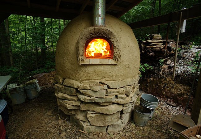 Denne pizzaovnen kan du bygge ved kun å bruke naturlige produkter.
