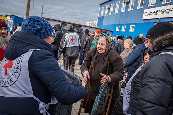 stöd röda korset i Ukraina