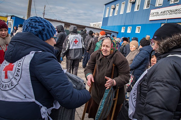 stöd röda korset i Ukraina