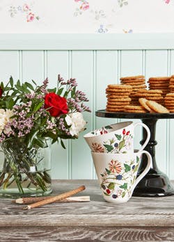 Blomstrende mønster vase og keramikkopp