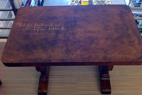 Slik frisker du opp et gammelt bord med veggord