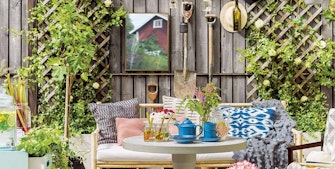 En hagestue kan bygges som et tilbygg på huset ditt, eller som et frittstående uterom i hagen