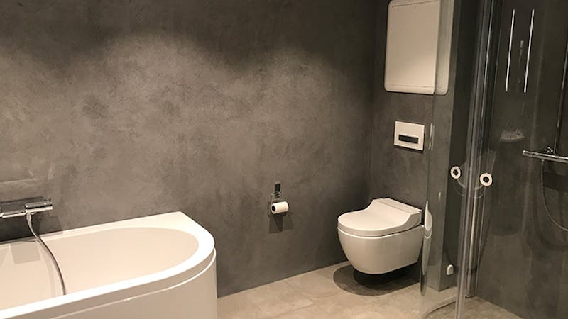 mikrosement på bad på både vegger og gulv