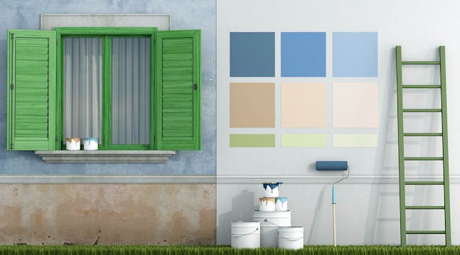 Et hus fargesettes tradisjonelt i fargekombinasjoner.