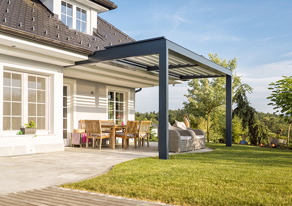 Pergola gir skygge til terrassen