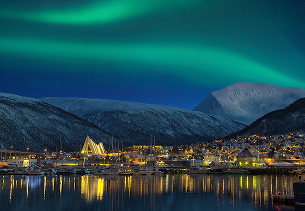 Se nordlys i tromsø. Tromsø er en av norges største byer