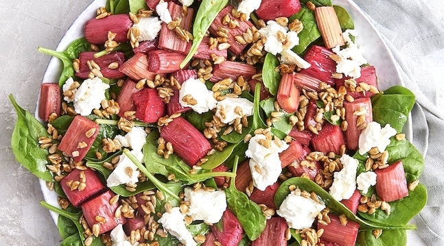 salat med rabarbra