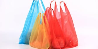 plastposer i forskjellige farger