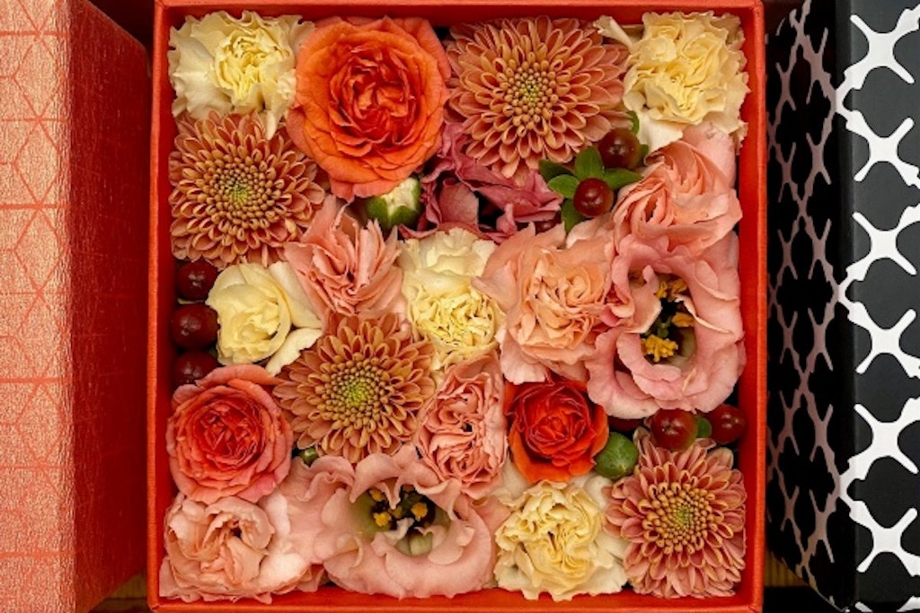 Æske med orange blomster