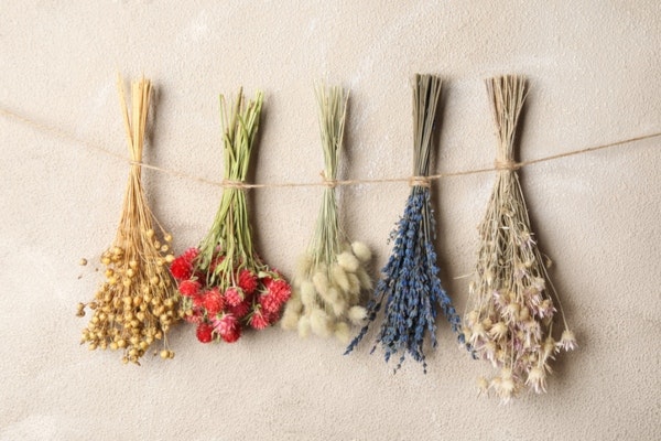 Fire evighedsblomster i buket