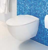 Et væghængt toilet er en praktisk løsning.