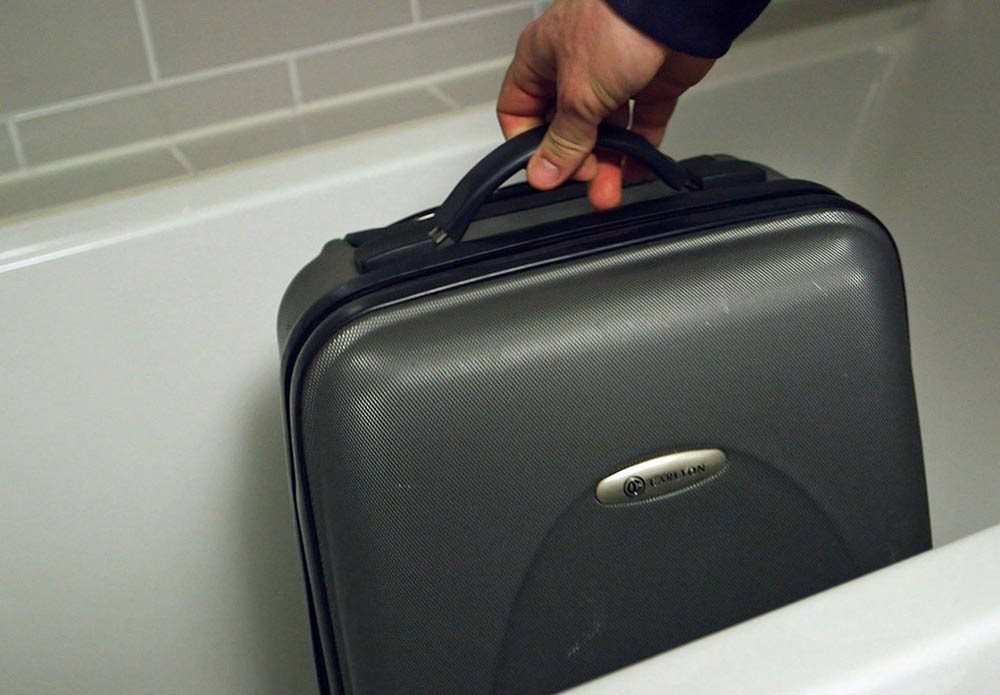 Garderobe At bidrage der Derfor bør du sætte din kuffert i badekarret, når du rejser - ferie
