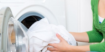 Antallet af eksisterende vaske-, rense- og tørresymboler kan være noget af en rengøringsjungle at finde rundt i.