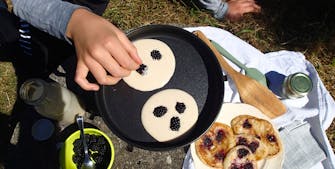 Tips til at finde brombær og en skøn opskrift på brombærpandekager