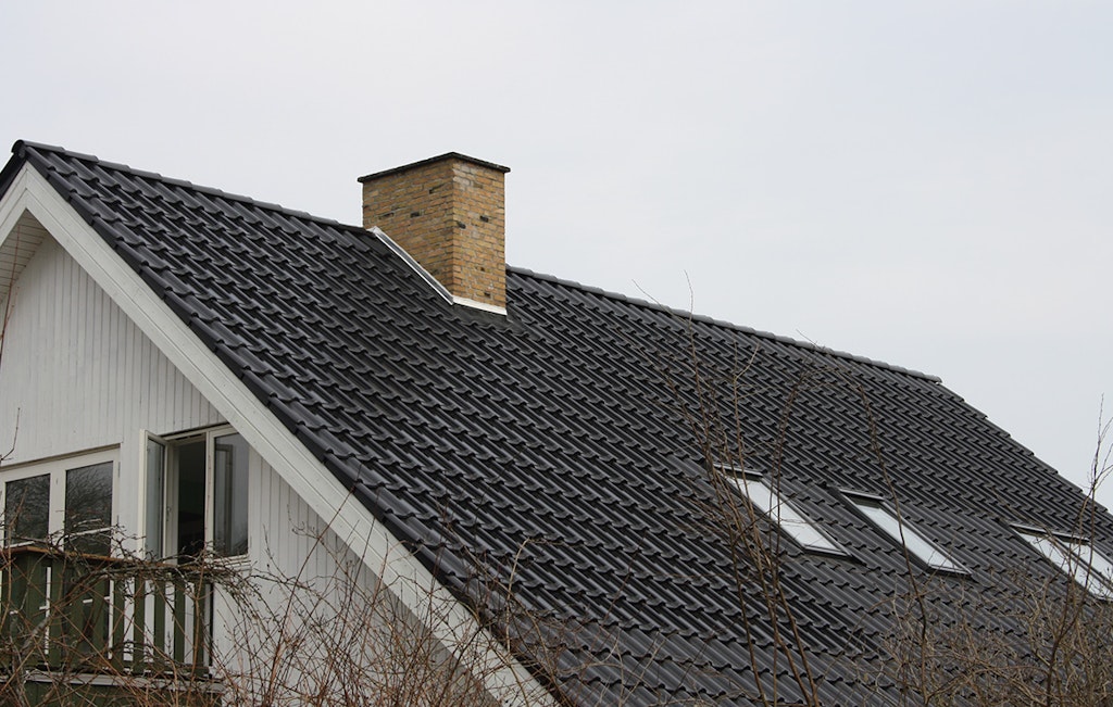 ZEP solcelleteglstenen er udviklet i Holland i 2014 og går næsten i ét med de almindelige teglsten. 