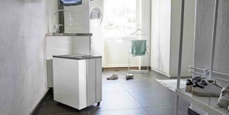 Affugteren LD40 fra Wood’s gør det nemmere at tørre tøjet i vaskerummet, så det er færdigt på omtrent samme tid som i tørretumbleren, mens der kun bliver brugt knap det halve af energien.