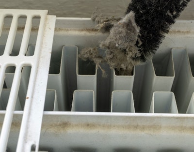 Rengøring af radiator og de vanskelige steder i dit hjem